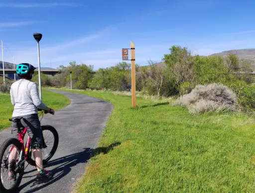 Thanksgiving Cruises on the Columbia River: Celebrate the Holiday with Scenic Beauty and Cozy Vibes 4 apple-capital-loop-trail