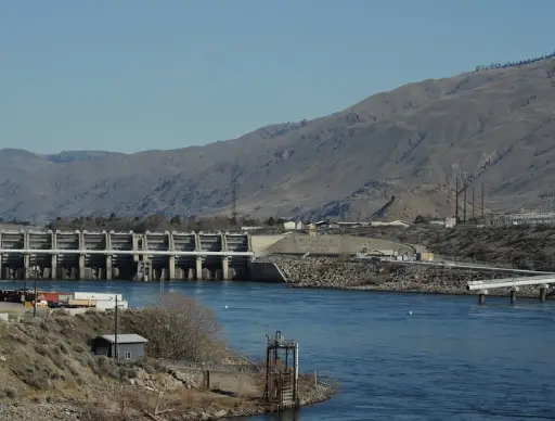 Thanksgiving Cruises on the Columbia River: Celebrate the Holiday with Scenic Beauty and Cozy Vibes 2 rocky-reach-dam