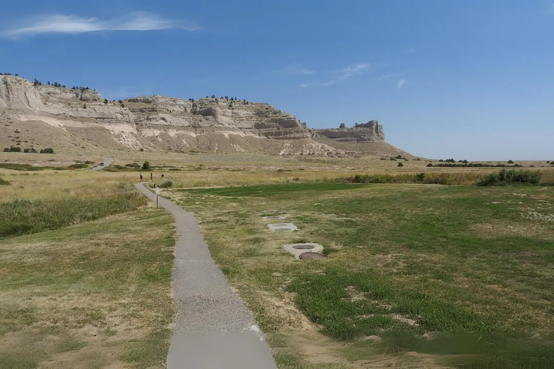 Hike Saddle Rock, Then Cruise the Columbia: The Ultimate Wenatchee Adventure Combo 2 Saddle Rock Trailhead